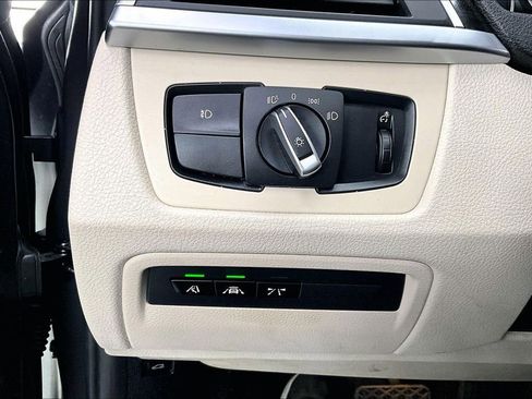 Used 2018 BMW 330i xDrive Sedan w/ Premium Package image 16