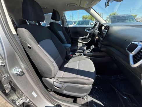 Used 2025 Kia Soul LX w/ LX Technology Package FWD image 35
