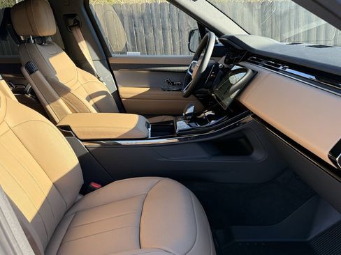 New 2025 Land Rover Range Rover Sport SE image 12