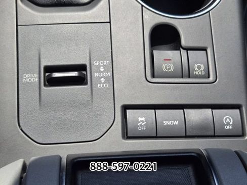 Used 2021 Toyota Highlander LE FWD image 25