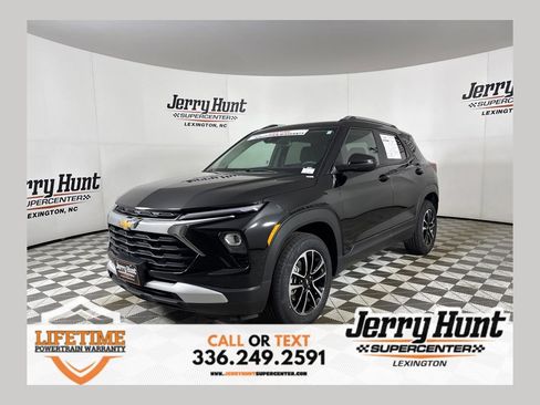Used 2025 Chevrolet TrailBlazer LT AWD/4WD image 1