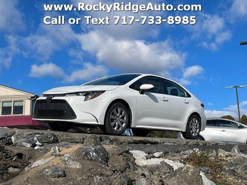 Used 2022 Toyota Corolla LE image 1