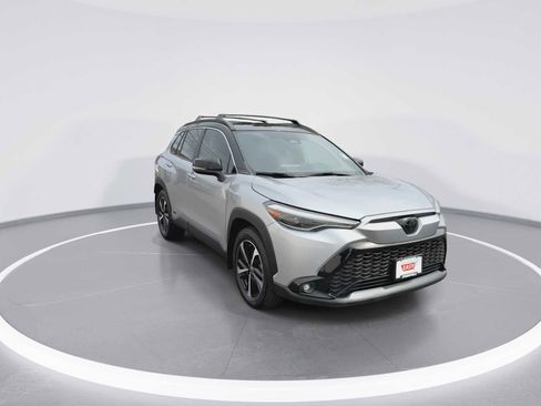 Used 2024 Toyota Corolla Cross XSE w/ Convenience Package image 2