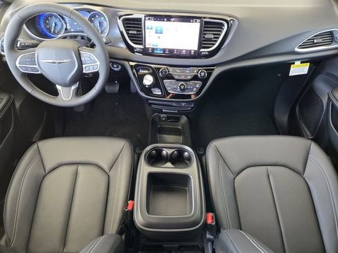 New 2026 Chrysler Voyager LX FWD image 19