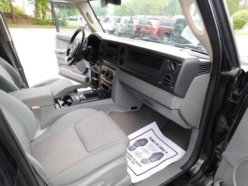 Used 2006 Jeep Commander 4WD w/ Popular Equipment Group image 23