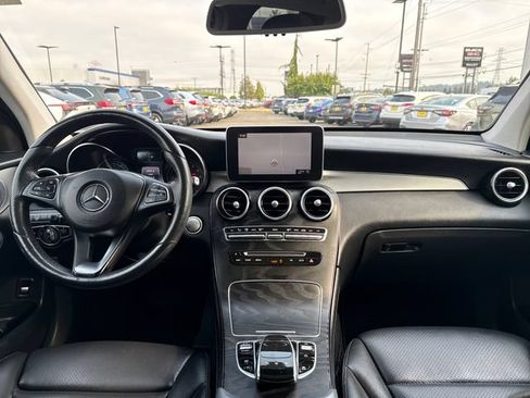 Used 2019 Mercedes-Benz GLC 300 4MATIC image 11