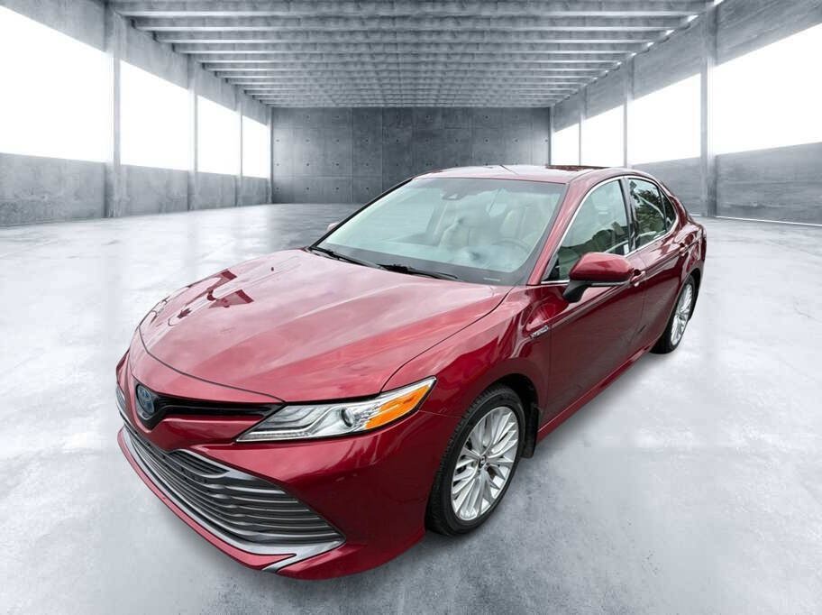 Used 2018 Toyota Camry XLE FWD image 1