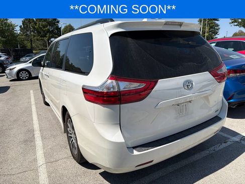 Used 2018 Toyota Sienna XLE w/ Carpet Mat Package FWD image 5