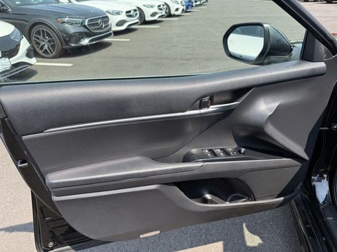 Used 2019 Toyota Camry SE w/ Convenience Package FWD image 10