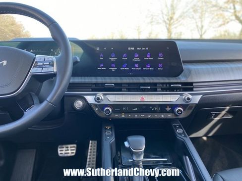 Used 2025 Kia Telluride AWD image 26