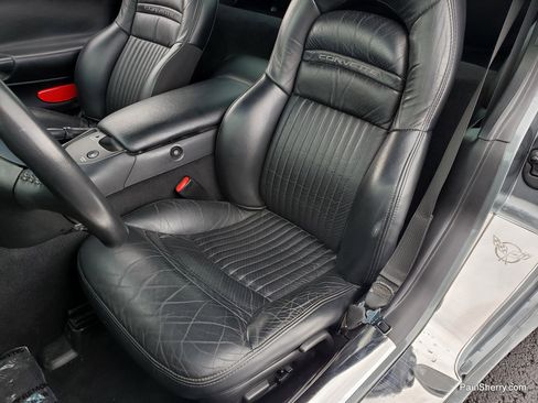 Used 2004 Chevrolet Corvette Coupe RWD image 34