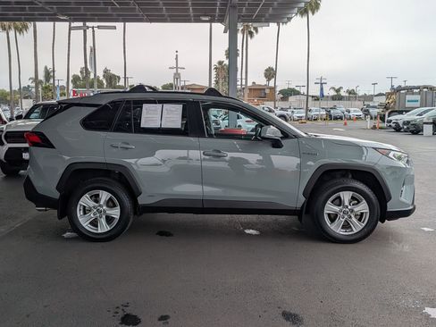 Certified 2021 Toyota RAV4 XLE w/ XLE Grade Weather Package AWD/4WD image 5