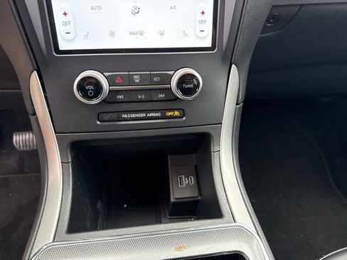 Used 2021 Ford Edge SEL w/ Convenience Package image 24