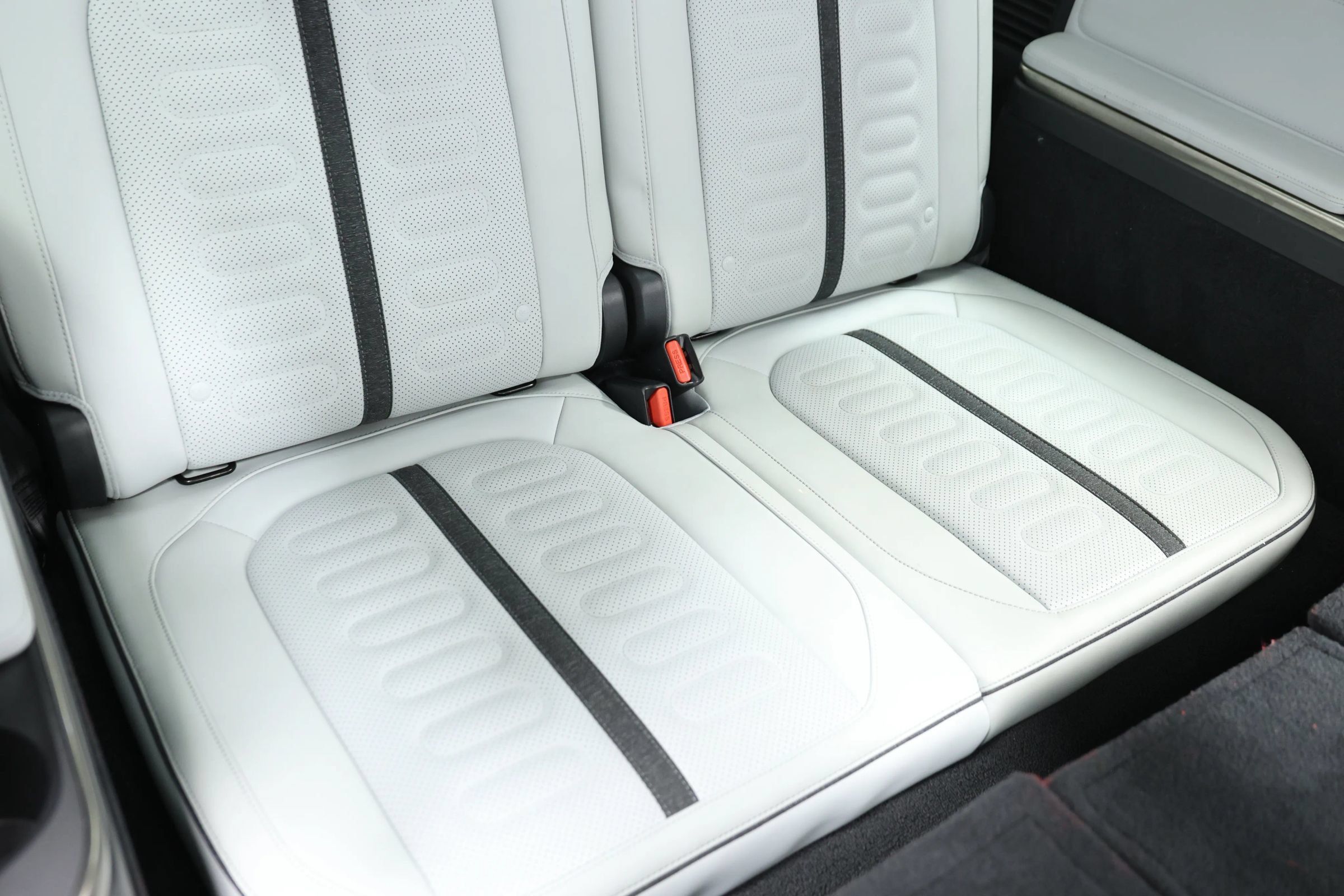 Used 2024 Rivian R1S Adventure Quad AWD/4WD image 89