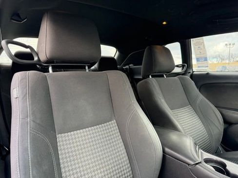 Used 2015 Dodge Challenger SXT image 11