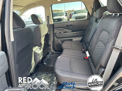 Used 2024 Nissan Pathfinder SV image 16