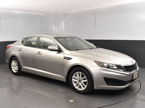 Used 2011 Kia Optima LX FWD image 2
