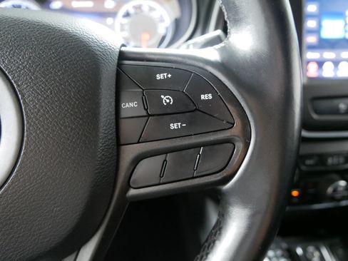 Used 2019 Jeep Cherokee Trailhawk AWD/4WD image 28