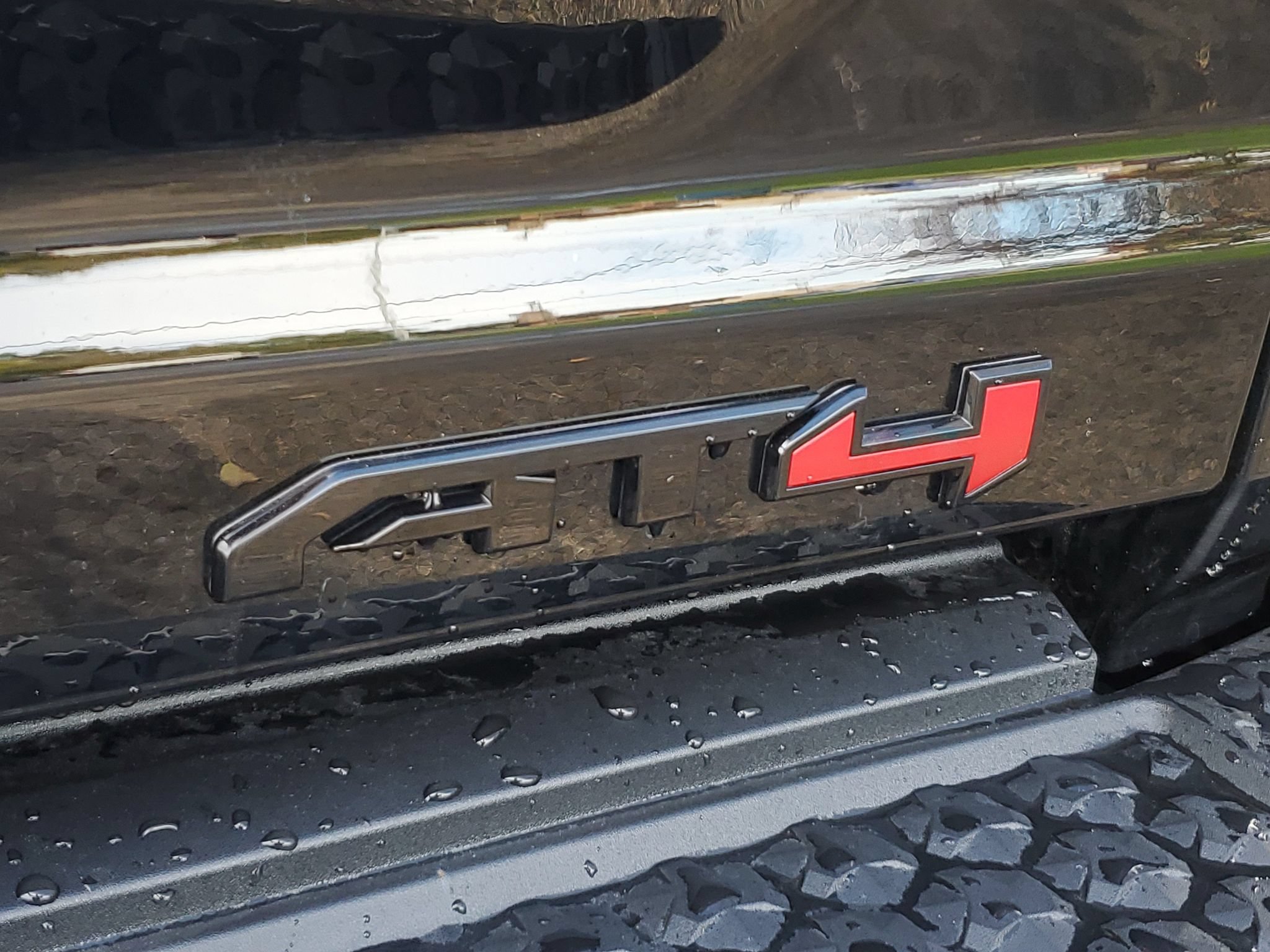 Used 2024 GMC Canyon AT4 w/ Canyon Safety Plus Package AWD/4WD image 9