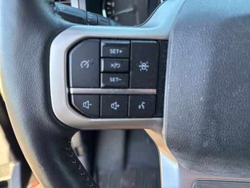 Used 2023 Ford Expedition XLT image 27