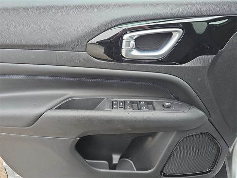 New 2026 Jeep Compass Latitude image 12