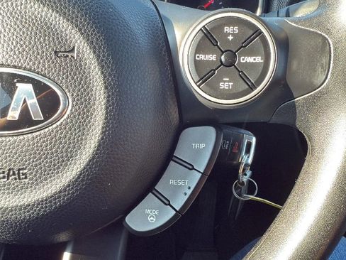 Used 2014 Kia Soul EV image 11