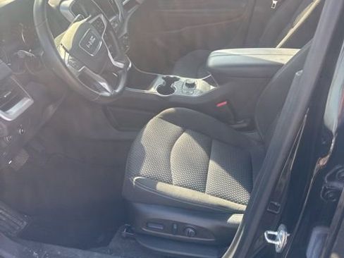 Used 2023 GMC Terrain SLE w/ Driver Convenience Package image 6