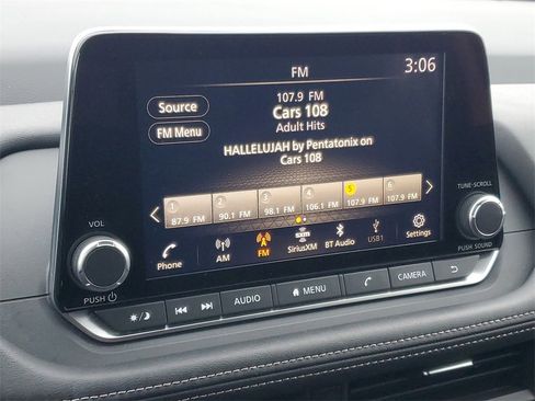 Used 2025 Nissan Rogue SV image 15