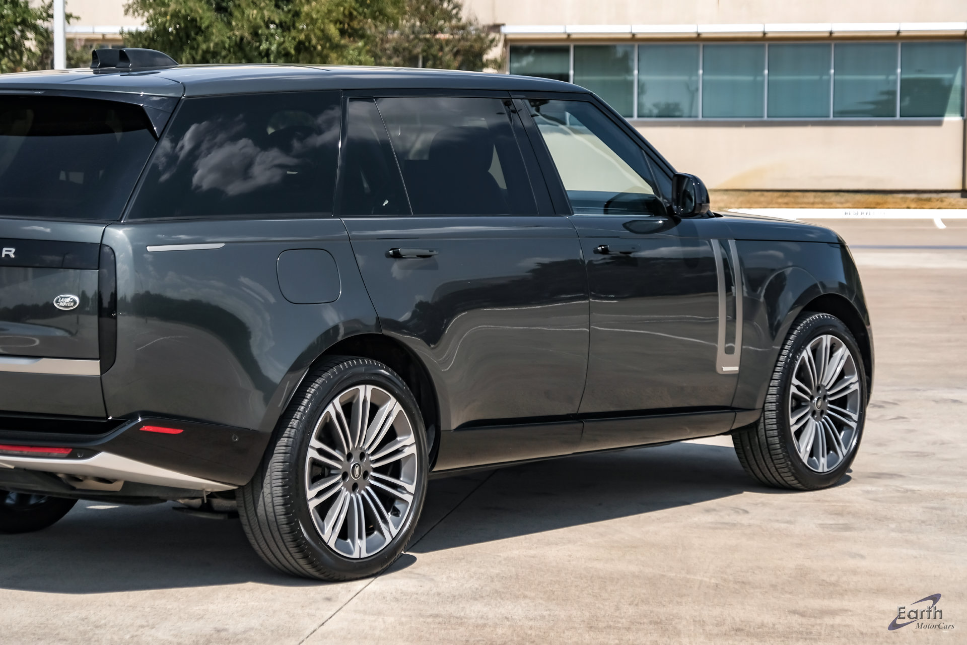 Used 2023 Land Rover Range Rover Long Wheelbase Autobiography AWD/4WD image 17