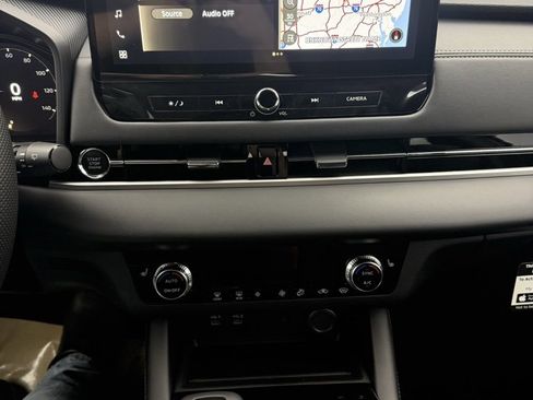 New 2025 Mitsubishi Outlander SE image 21