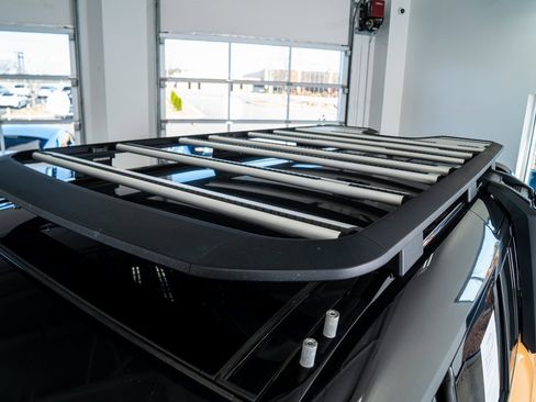 Used 2022 Land Rover Defender 110 X-Dynamic SE image 34