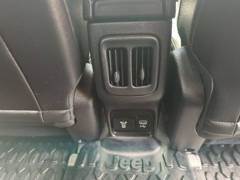 Used 2018 Jeep Compass Latitude w/ Popular Equipment Group AWD/4WD image 21