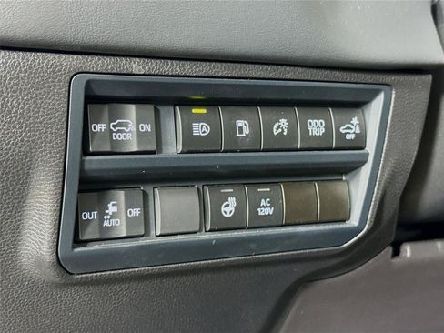 Used 2024 Toyota Sequoia Platinum AWD/4WD image 7