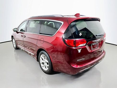 Used 2018 Chrysler Pacifica Touring-L Plus w/ Tire & Wheel Group image 5