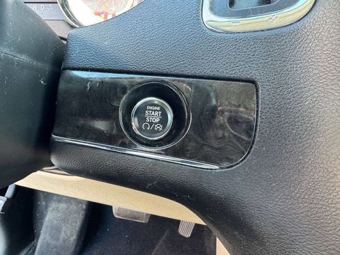 Used 2015 Chrysler Town & Country Touring w/ Driver Convenience Group image 19