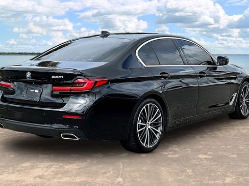 Used 2021 BMW 530i w/ Premium Package RWD image 4