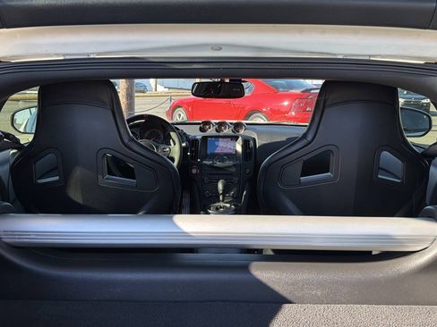 Used 2016 Nissan 370Z NISMO RWD image 9