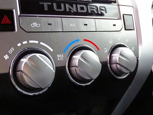 Used 2017 Toyota Tundra SR5 AWD/4WD image 38