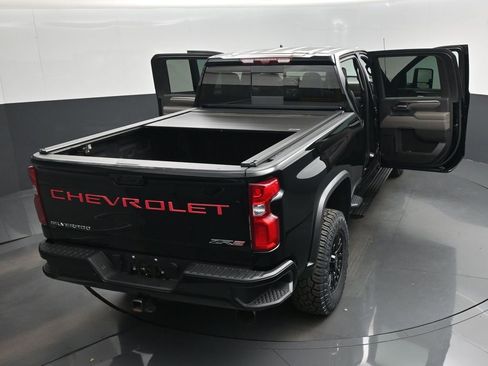 Used 2024 Chevrolet Silverado 2500 ZR2 w/ Technology Package image 29
