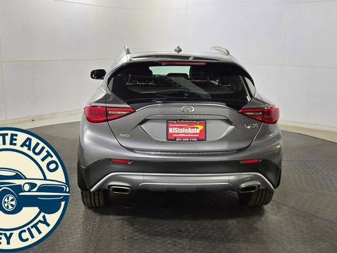 Used 2018 INFINITI QX30 AWD image 6