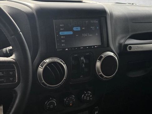 Used 2017 Jeep Wrangler Unlimited Rubicon w/ Connectivity Group AWD/4WD image 20