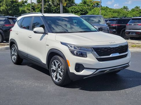 Used 2023 Kia Seltos EX AWD/4WD image 3