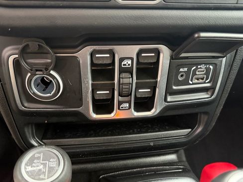 Used 2024 Jeep Wrangler Unlimited Sahara w/ Dual Top Group image 26