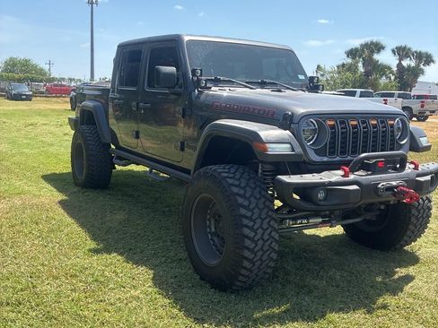 Used 2020 Jeep Gladiator Sport w/ Quick Order Package 24S AWD/4WD image 7