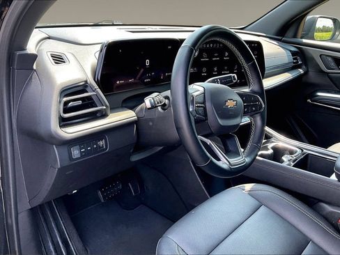Used 2025 Chevrolet Traverse LT AWD/4WD image 17