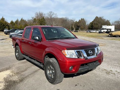 Used 2018 Nissan Frontier SV image 2