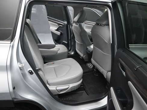 Used 2023 Toyota Highlander Limited image 41