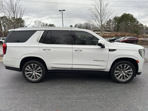 Used 2021 GMC Yukon Denali w/ Denali Premium Package image 4