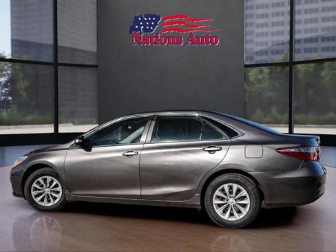 Used 2016 Toyota Camry LE image 2
