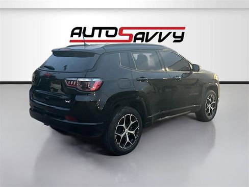 Used 2023 Jeep Compass Limited image 7